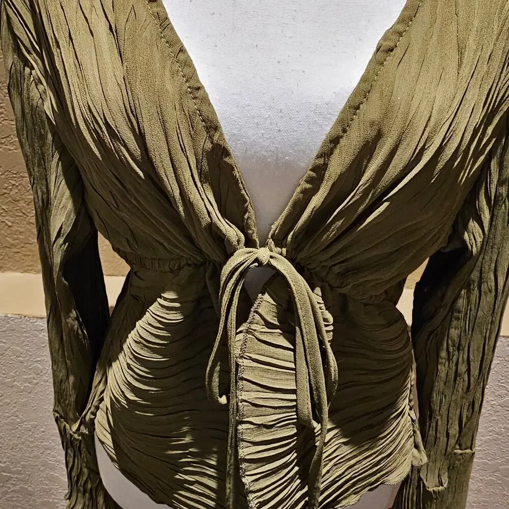 PrettyLittleThing Olive Green Crinkle Crepe Tie Front Top Size 6 Y2K Cottagecore - Picture 10 of 10